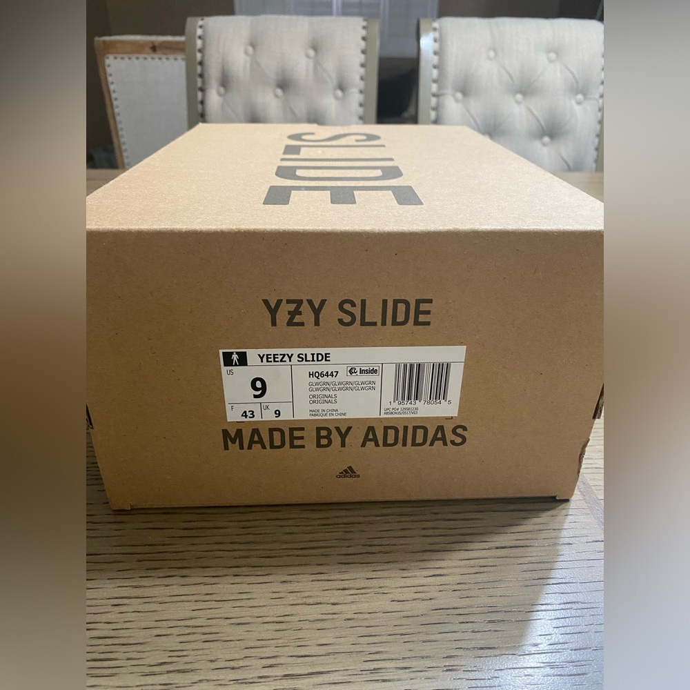 Yeezy Slide - Picture 3 of 4